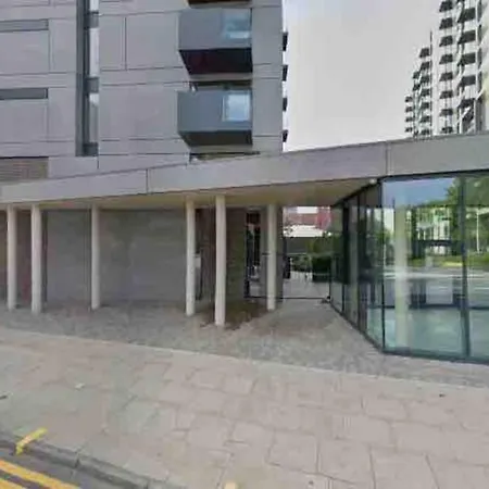 Modern 2 Bed Apartment In The Heart Of Salford Апартаменты