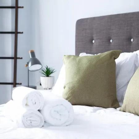 Modern City Centre - Roof Top Apartment *