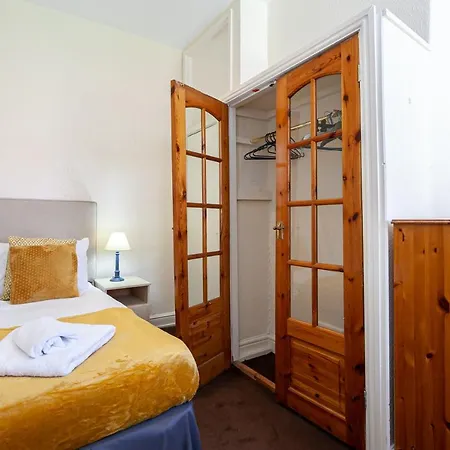 Spacious Comfortable 3Bed Home - Great Location * Манчестер