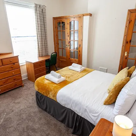 Апартаменты Spacious Comfortable 3Bed Home - Great Location *