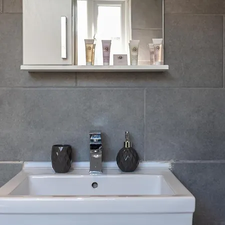 Διαμέρισμα Spacious Comfortable 3Bed Home - Great Location