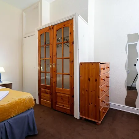 Spacious Comfortable 3Bed Home - Great Location *