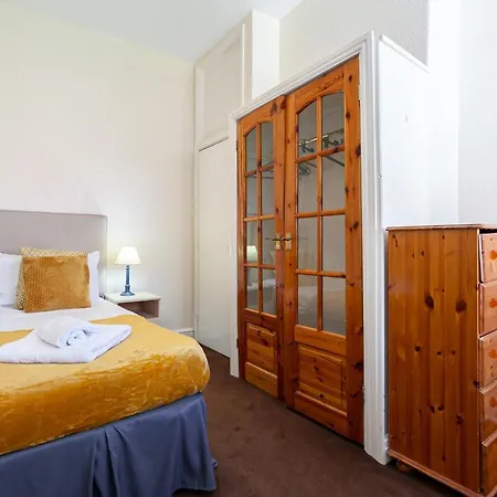 Spacious Comfortable 3Bed Home - Great Location * Манчестер