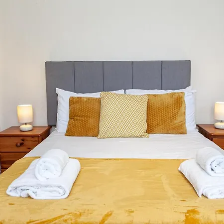 Spacious Comfortable 3Bed Home - Great Location * Μάντσεστερ