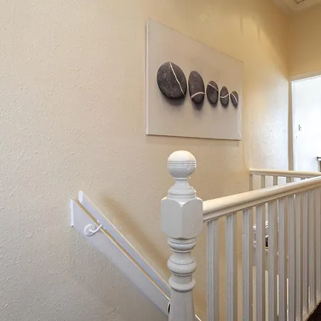 Апартаменты Spacious Comfortable 3Bed Home - Great Location *