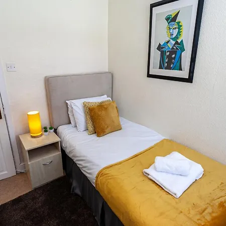 Spacious Comfortable 3Bed Home - Great Location *