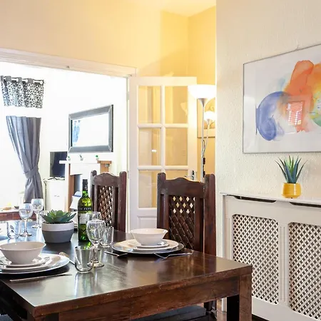 Spacious Comfortable 3Bed Home - Great Location Διαμέρισμα *