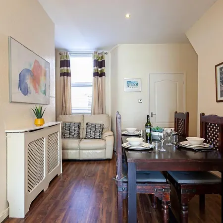 Spacious Comfortable 3Bed Home - Great Location Διαμέρισμα