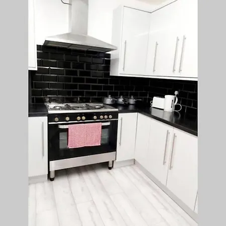 Vakantiehuis Gorgeous Stylish Cheri Victorian House In