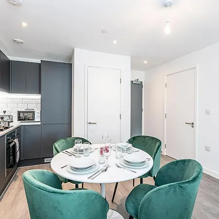 Insignia By Guestz *