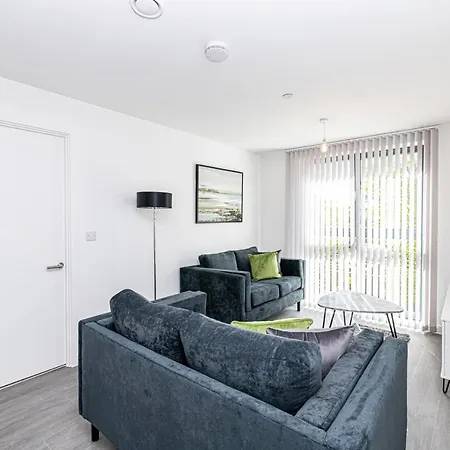 Insignia Apartment *