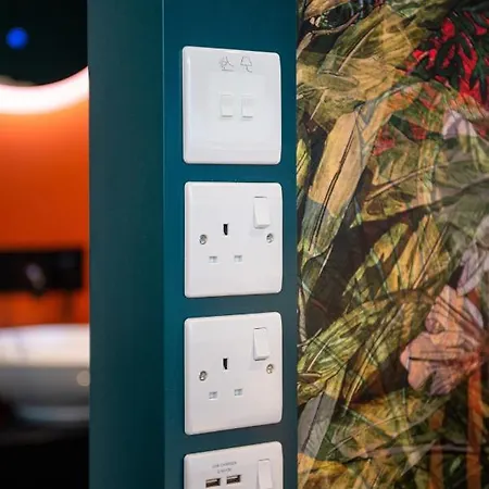 فندق Yotel Deansgate 4*