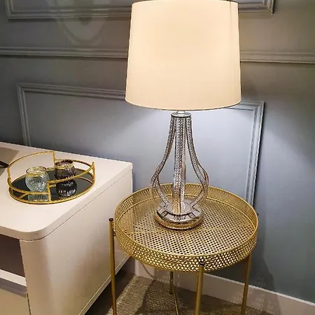 A Timeless Classic Apartment - Parking Apartment