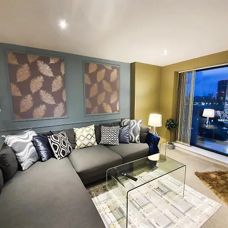 A Timeless Classic Apartment - Parking Apartment