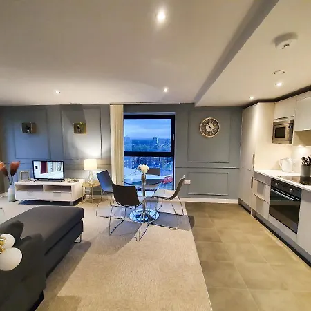 A Timeless Classic Apartment - Parking Apartment
