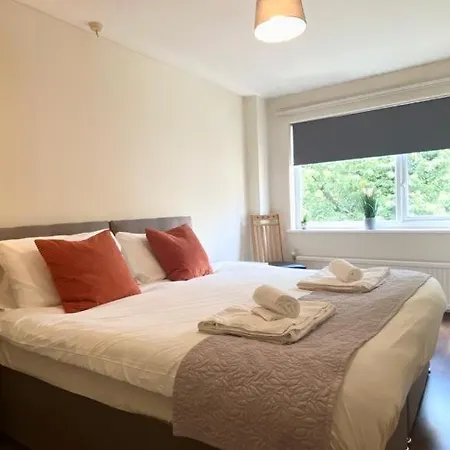 Convenient 1bed Apt Close To Transport Links *