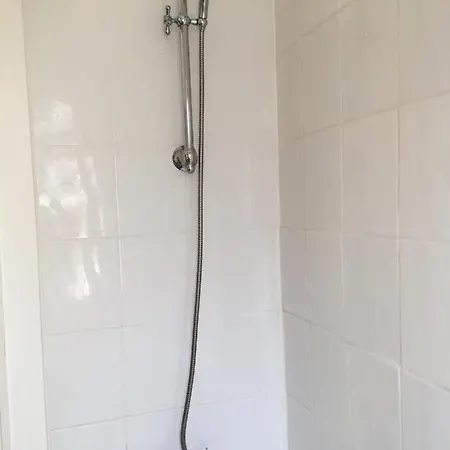Modern House Accomdts 8 Adults, Double Bedrooms, Free Parking & Wifi, Close To Tram Holiday home Manchester