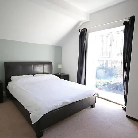 Villa Spacious Family In Chorlton