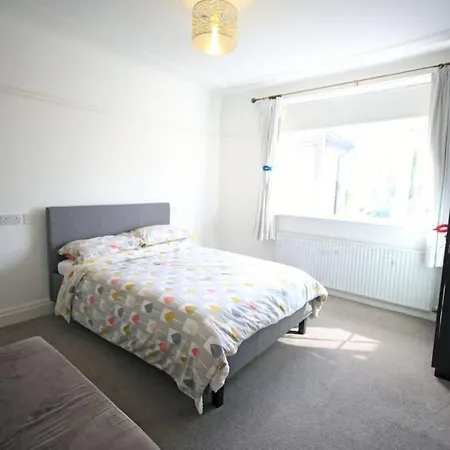 Spacious Family In Chorlton Villa Manchester