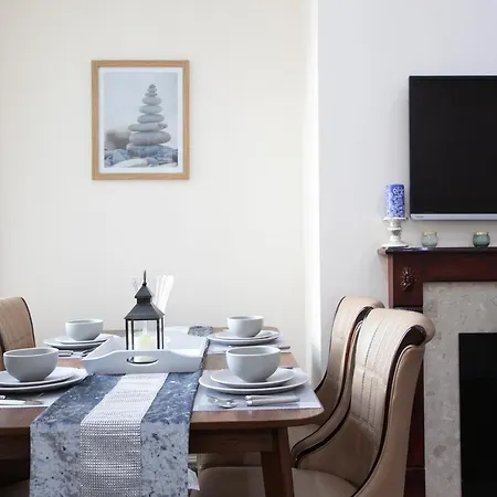 Holiday home 6 Bedroom House 10min Drive From Centre *