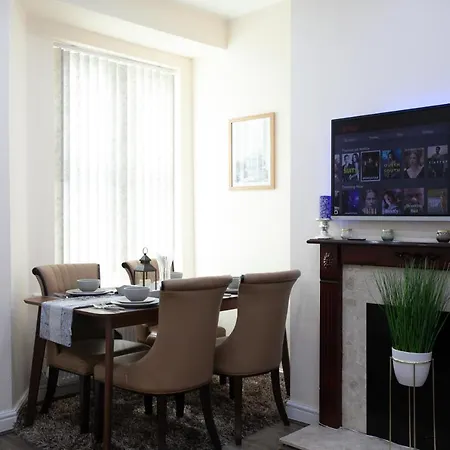 6 Bedroom House 10min Drive From Centre 別荘 マンチェスター