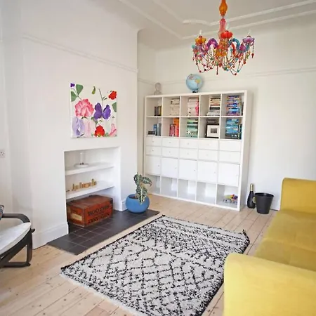 Villa Spacious Family In Chorlton Manchester