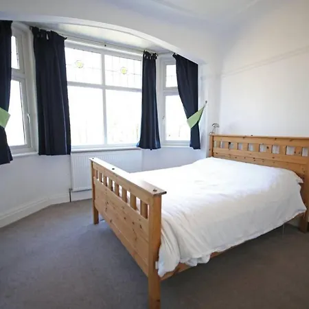 Spacious Family In Chorlton Villa *