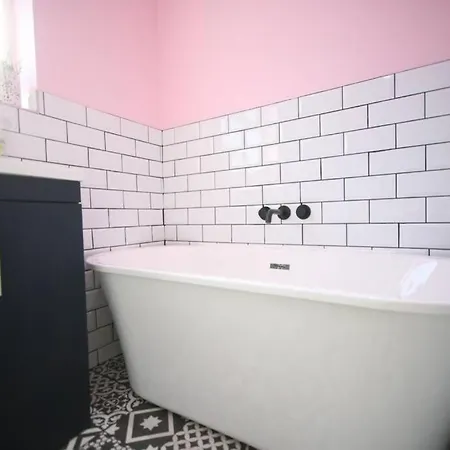 Villa Spacious Family In Chorlton *