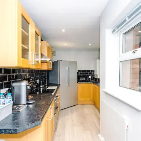 בית נופש 3-Bed House In Salford - Hosted By Mcr Dens