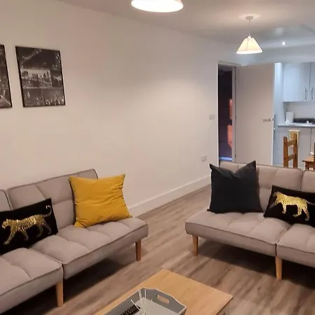 1 Bedroom Apartment At Sa Booking Serviced Accommodation Salford - Free Wifi Apartment Manchester