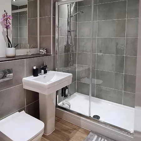 1 Bedroom Apartment At Sa Booking Serviced Accommodation Salford - Free Wifi Apartment Manchester