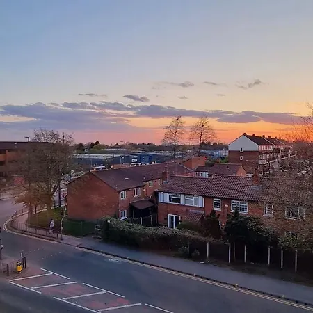 Apartment 1 Bedroom Apartment At Sa Booking Serviced Accommodation Salford - Free Wifi