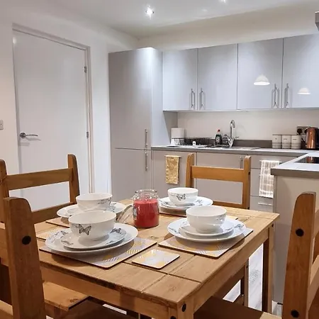 1 Bedroom Apartment At Sa Booking Serviced Accommodation Salford - Free Wifi