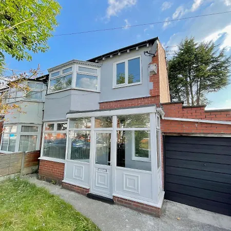 4 Bedroom House Next To City Centre