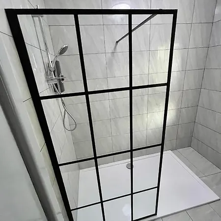 4 Bedroom House Next To City Centre *