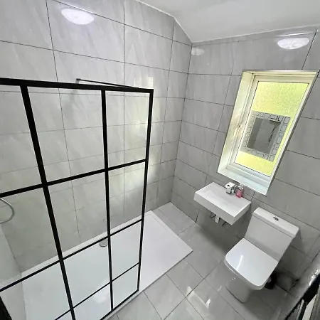 4 Bedroom House Next To City Centre