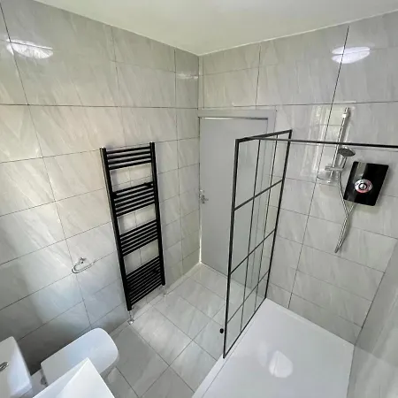 Prázdninový dům 4 Bedroom House Next To City Centre *