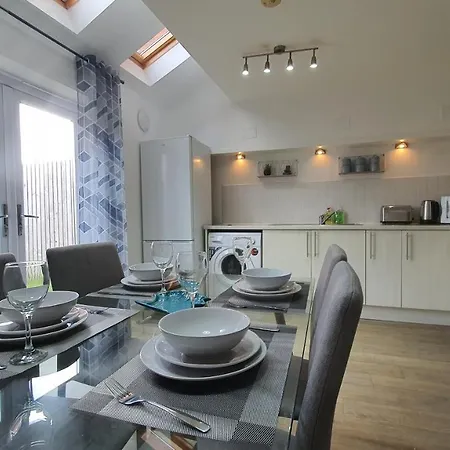 Modern Townhouse - Sleeps 6 - Near Salford Quays Σπίτι διακοπών