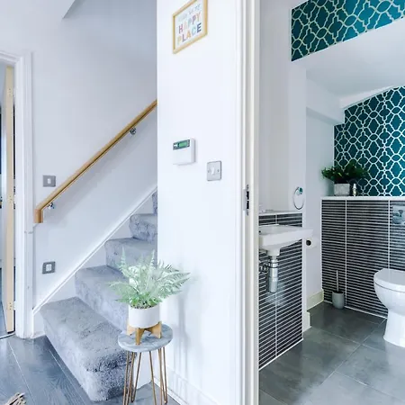 Dom wakacyjny Coop Live Arena & Etihad Stadium 4bedroom Townhouse With Free Parking