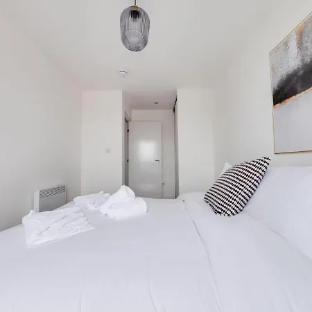 Pass The Keys Modern 2 Bedroom Apartment Manchester Media City