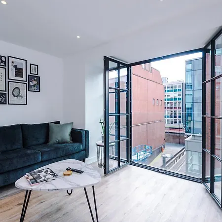 Hilltop Serviced - Piccadilly Apartament