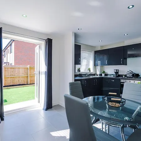 Apartment Vidale Court, 3 Bedroom House With River Irwell View, Sleeps 6 *