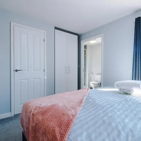 Vidale Court, 3 Bedroom House With River Irwell View, Sleeps 6 Apartment