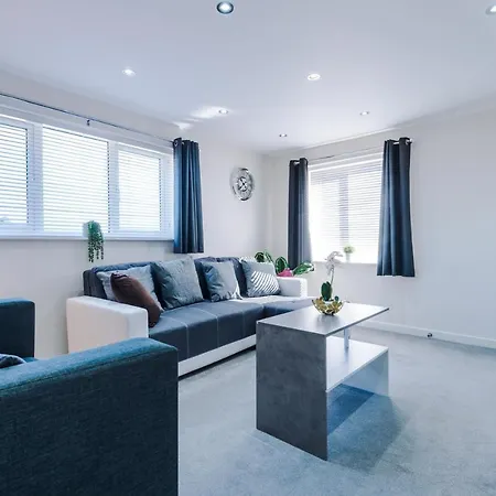 Vidale Court, 3 Bedroom House With River Irwell View, Sleeps 6 * Manchester