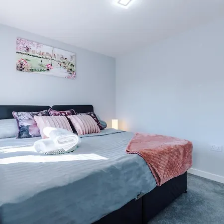 Vidale Court, 3 Bedroom House With River Irwell View, Sleeps 6 Apartment Manchester