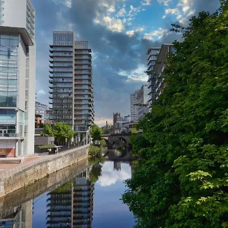 Adelphi Wharf Luxury Apartment