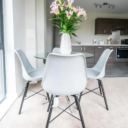 Adelphi Wharf Luxury Apartment *