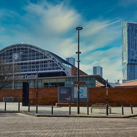 Adelphi Wharf Luxury Apartment