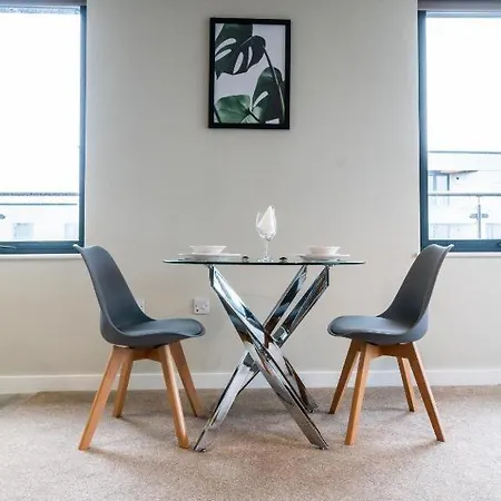 Adelphi Wharf Luxury Apartment *