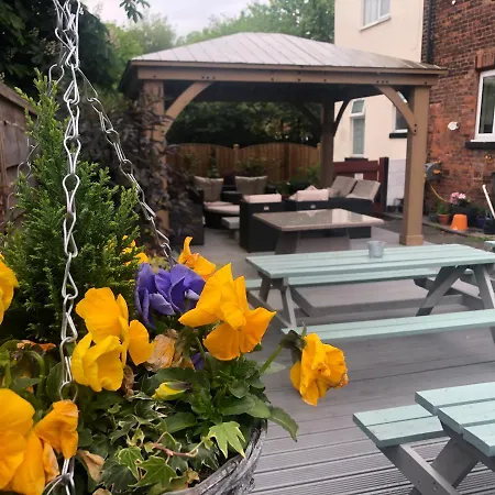 Hendham House - Near Etihad Stadium, Coop Live Arena, Ao Arena, Piccadilly Train Station & Centre Guest house 2*